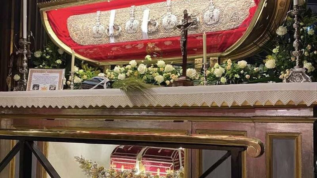 La Real Congregación de San Isidro reza el Rosario en la catedral de la Almudena

