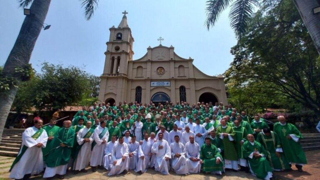 El cardenal Adalberto Martínez anima a los diáconos paraguayos a renovar su vocación


