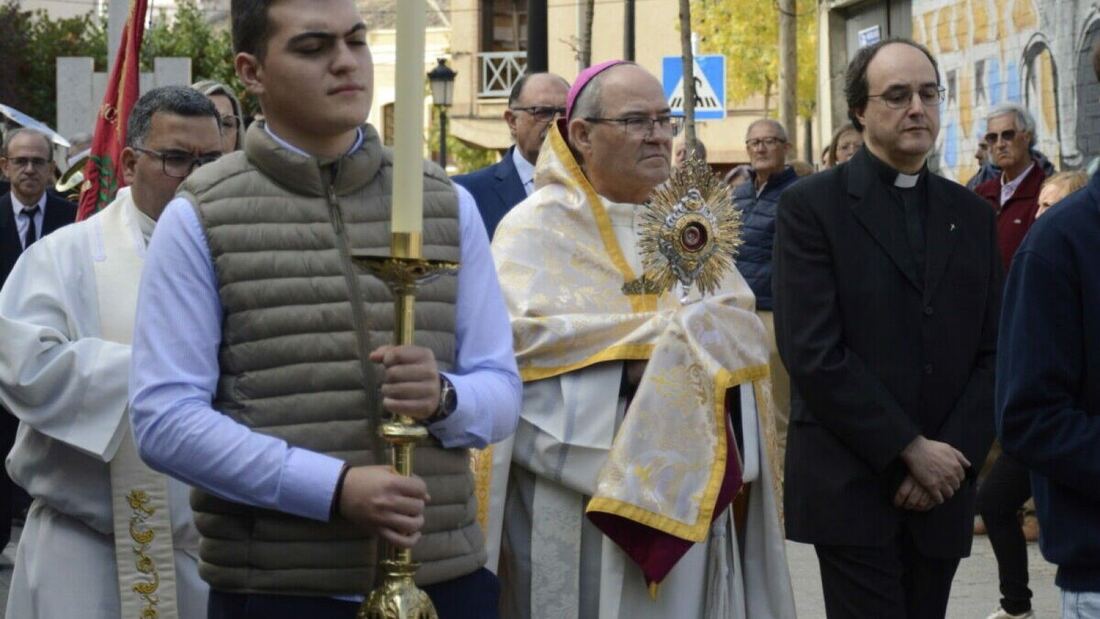 La parroquia de Santiago de la Espada recibe una reliquia de san Carlo Acutis

