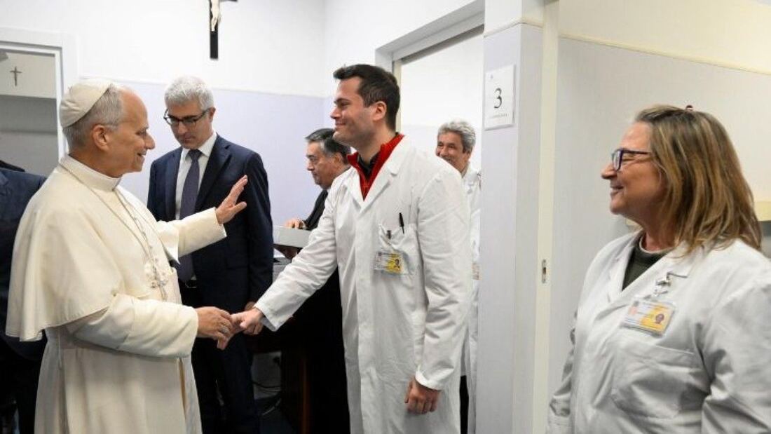 El Papa León XIV visita el Ambulatorio San Martino en el Vaticano

