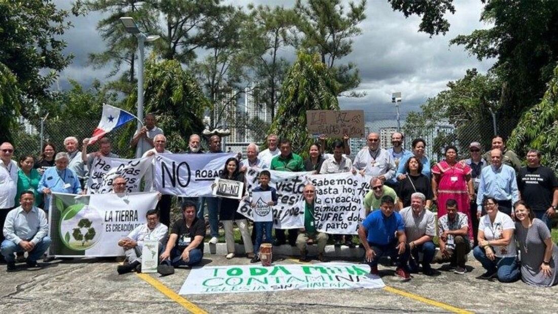 El cardenal Cabrera Herrera lidera protestas contra la minería en Ecuador

