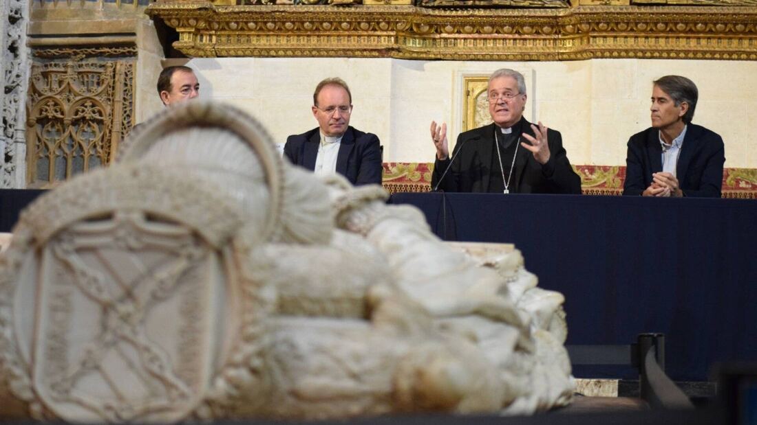 El arzobispo Mario Iceta destaca las nuevas puertas de la Catedral de Burgos

