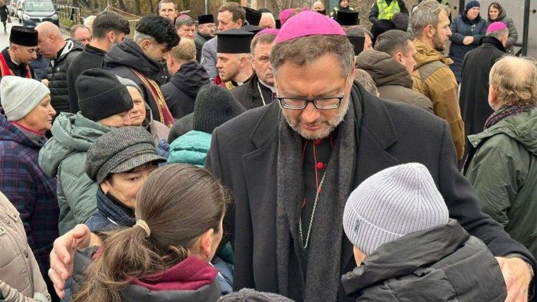 Los obispos católicos de Ucrania peregrinan a Ternopil tras los bombardeos

