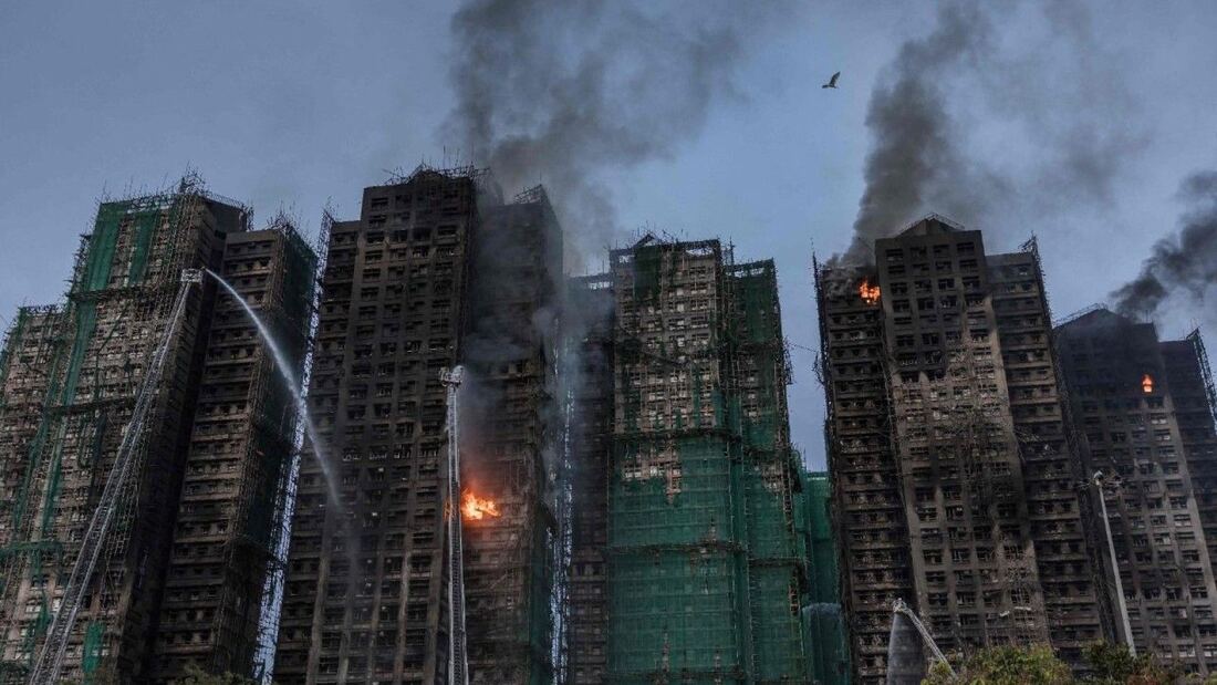 El incendio en Tai Po causa 55 muertos y 279 desaparecidos

