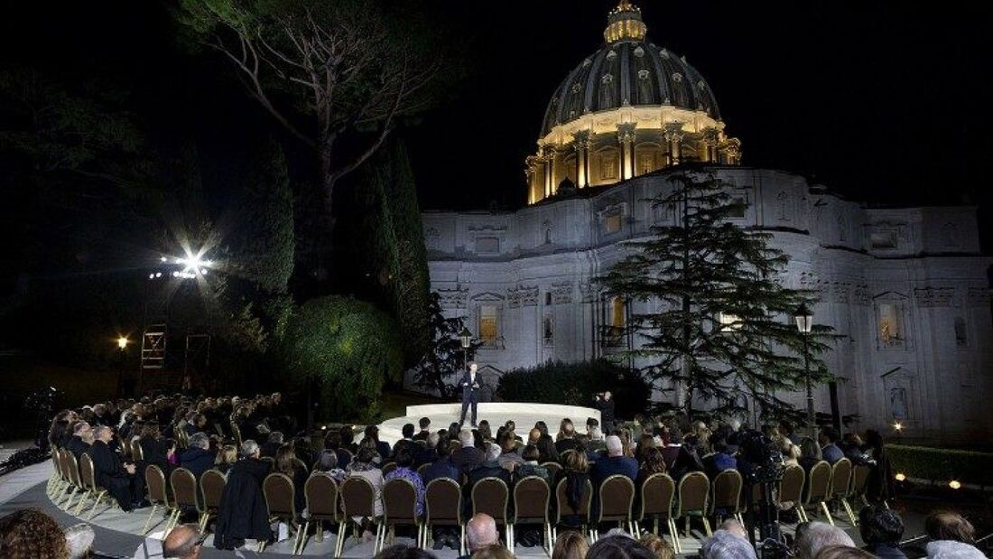 Roberto Benigni narra la vida de San Pedro en un evento desde el Vaticano

