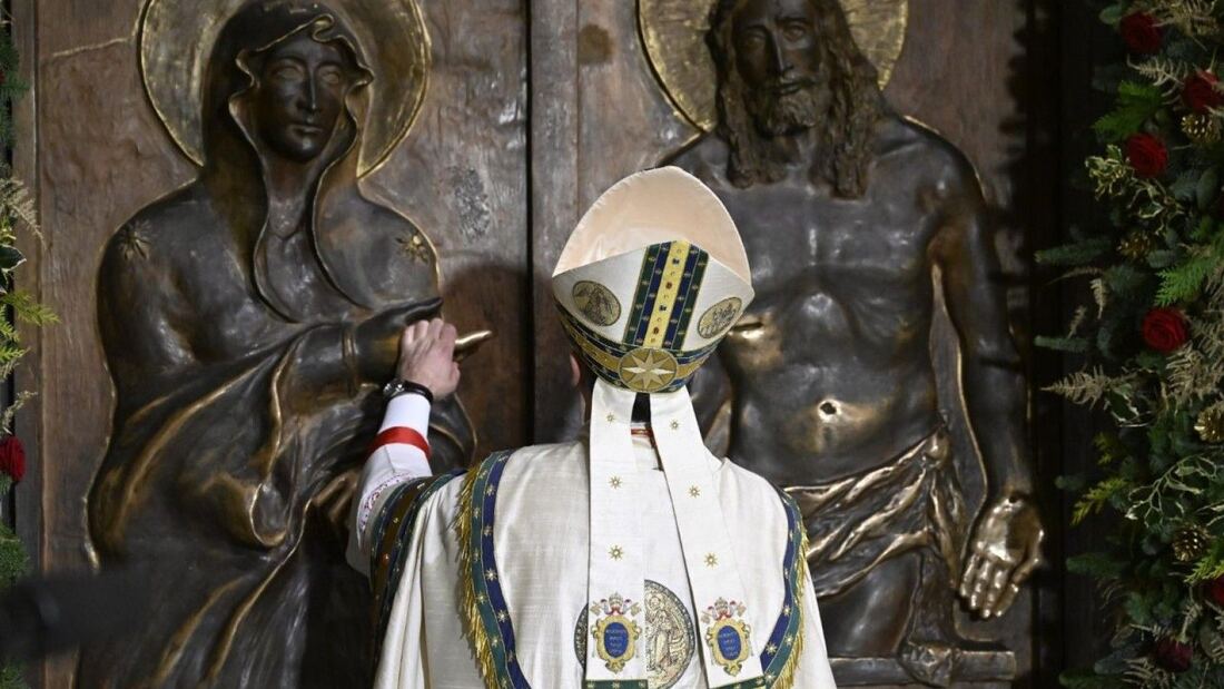 El cardenal Makrickas clausura la Puerta Santa en Santa María la Mayor