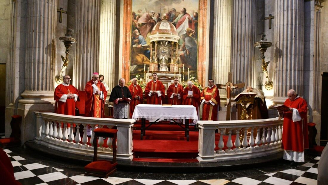 El obispo de Jaén preside el jubileo de los diáconos en San Esteban